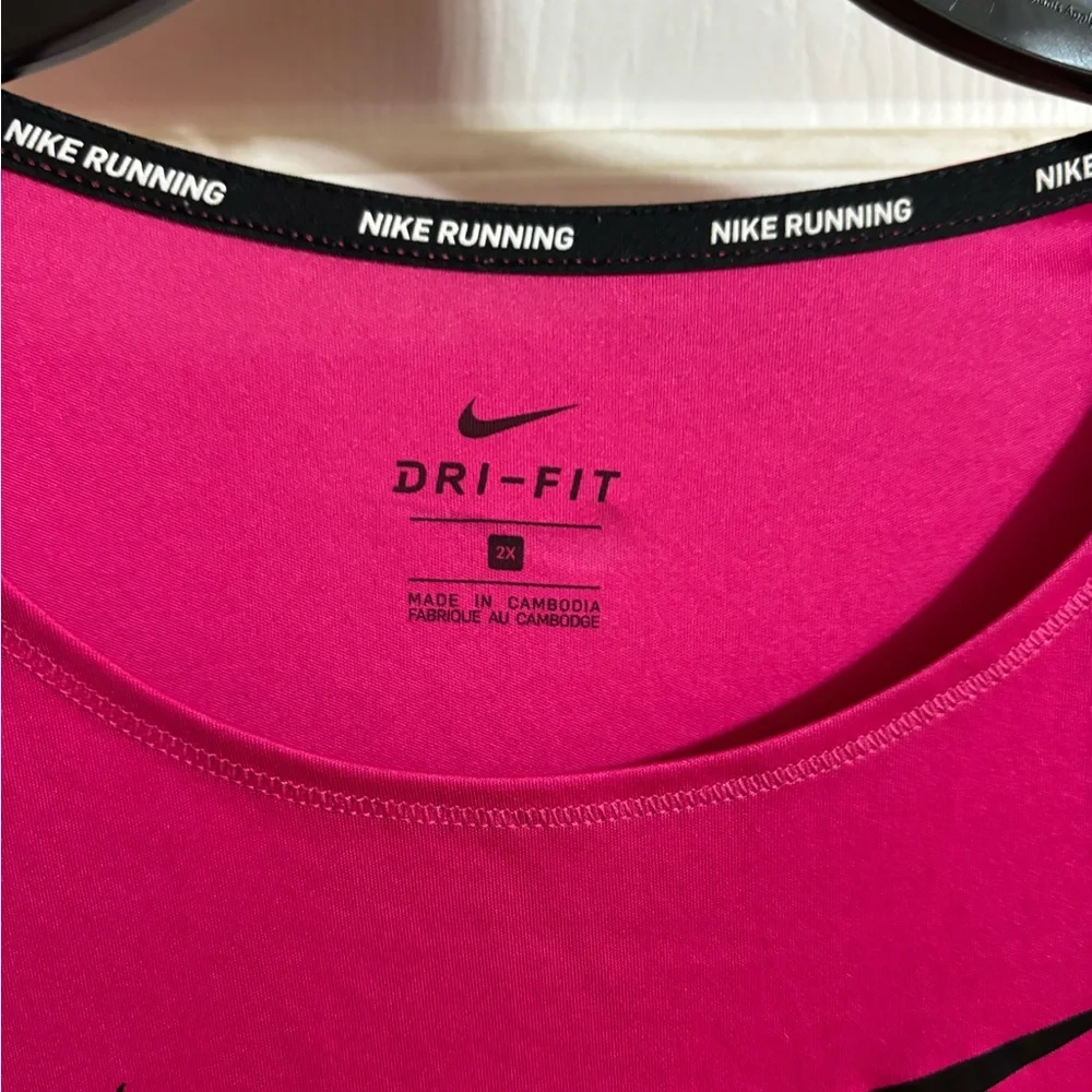 Nike Dri-Fit Running Tee in Pink - Picture 2 of 3